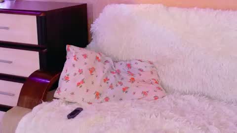 llovelymia online show from July 27, 7:36 am