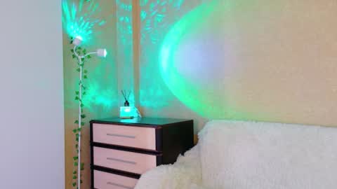 llovelymia online show from July 31, 8:20 am
