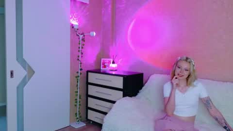 llovelymia online show from August 9, 2:56 am