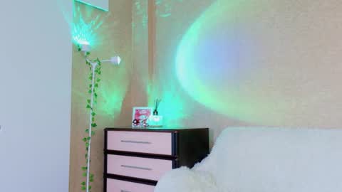 llovelymia online show from August 10, 4:36 am