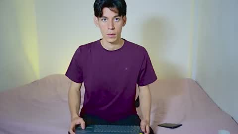 logan_333 online show from September 7, 10:05 pm