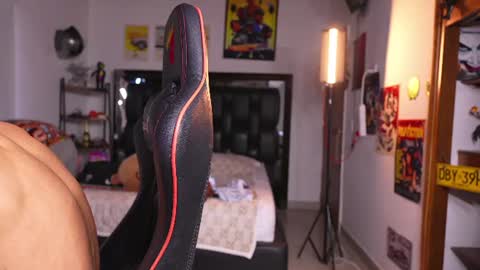logan_hugh8 online show from July 30, 1:51 pm