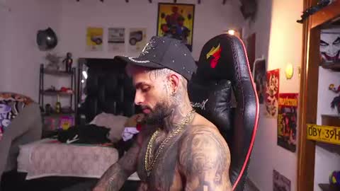 logan_hugh8 online show from August 2, 7:37 am
