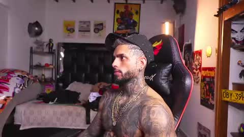 logan_hugh8 online show from August 2, 1:07 pm