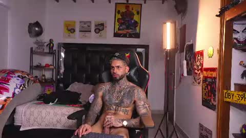 logan_hugh8 online show from August 2, 3:19 pm