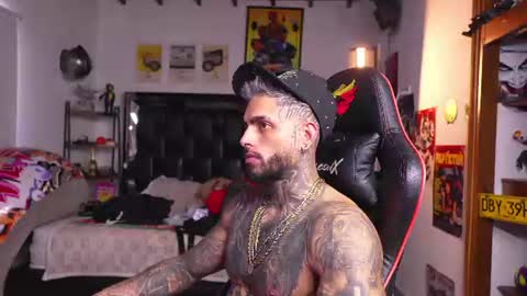logan_hugh8 online show from August 2, 6:37 pm