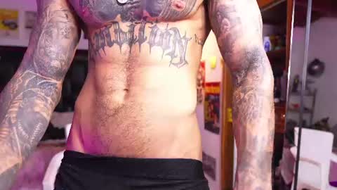 logan_hugh8 online show from August 8, 7:19 am