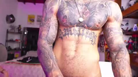 logan_hugh8 online show from August 8, 8:25 am