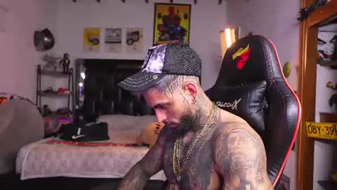 logan_hugh8 online show from August 13, 2:58 am
