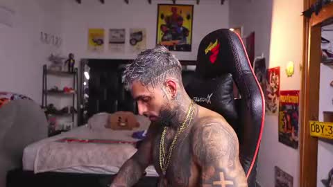 logan_hugh8 online show from August 17, 2:16 am