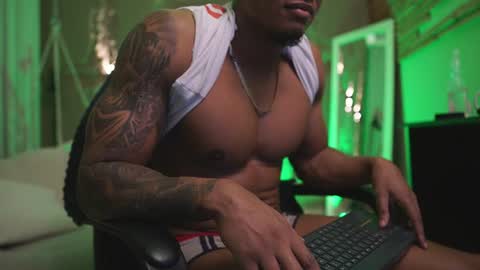 logan_varela online show from August 6, 9:47 pm