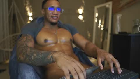 logan_varela online show from August 10, 4:19 pm