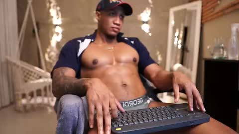 logan_varela online show from August 12, 9:28 pm