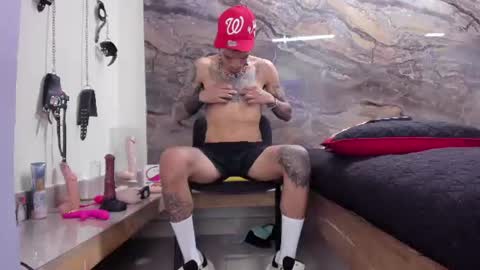 logan_wollff online show from August 4, 7:55 pm