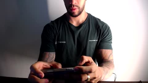 Logan Wolfp online show from August 14, 2:15 am