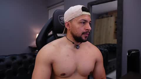 loganmartinx online show from July 14, 12:49 am