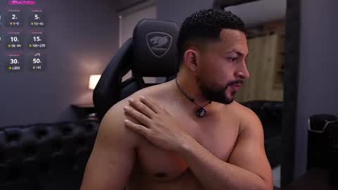 loganmartinx online show from August 10, 9:49 pm