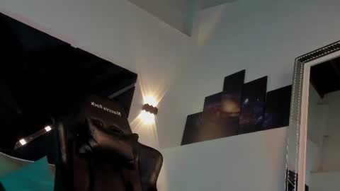 Logan Wolf online show from August 14, 2:37 am