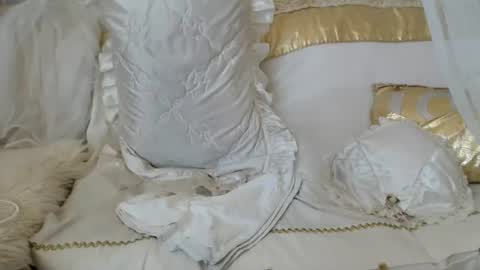 Lilu online show from August 3, 7:37 am