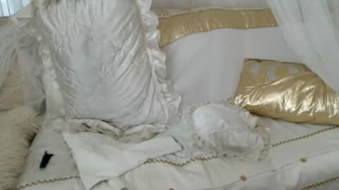Lilu online show from August 6, 8:46 am