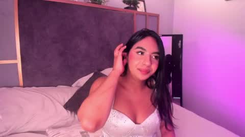 Lola online show from August 6, 4:06 pm