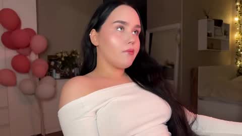 lola_razee online show from August 9, 9:05 pm