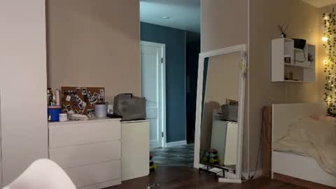 lola_razee online show from August 15, 6:28 am