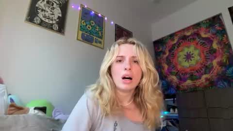 lolaa555 online show from August 4, 12:24 pm
