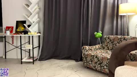 lolaatatee online show from July 21, 10:45 pm
