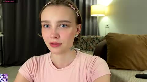 lolaatatee online show from August 7, 7:36 pm