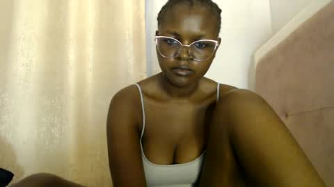 lolamia7 online show from July 24, 6:05 am