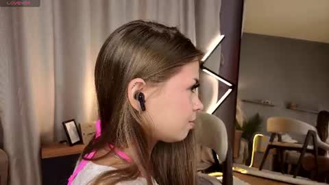 Lola online show from August 5, 9:29 am
