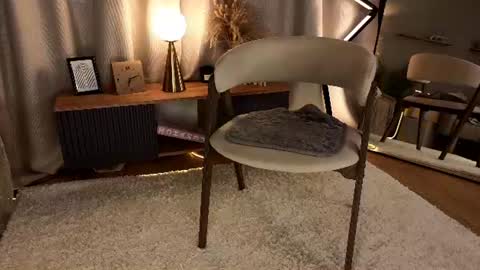 Lola online show from August 6, 11:31 am