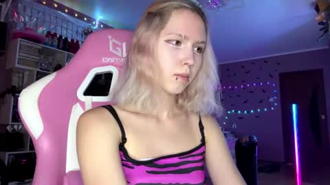 lone1y_bunny online show from August 2, 3:41 pm