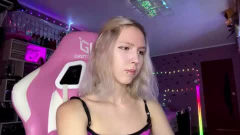 lone1y_bunny online show from August 6, 3:44 pm