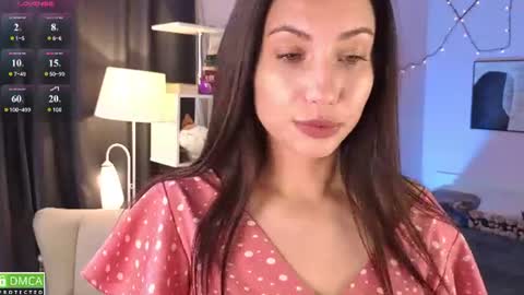 Mia online show from September 4, 6:39 am