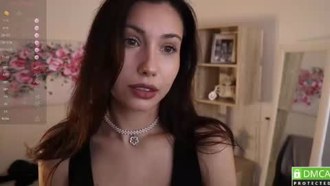 Mia online show from September 5, 6:29 am