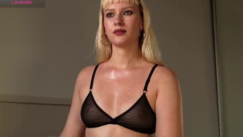 Lora heil online show from July 25, 3:05 pm