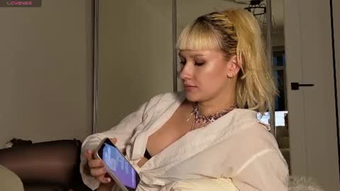Lora heil online show from August 6, 4:39 pm
