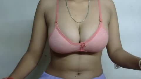 Loraa online show from August 13, 1:25 pm