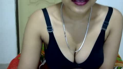 Loraa online show from August 15, 4:00 pm