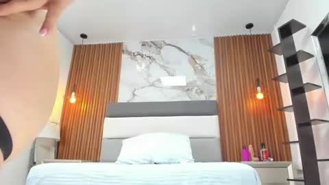 lorenadavies online show from August 10, 4:41 pm