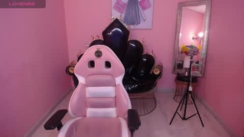 lorethe_demon online show from April 21, 1:32 pm