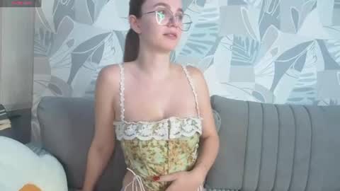lorettedarsi online show from August 14, 5:11 am