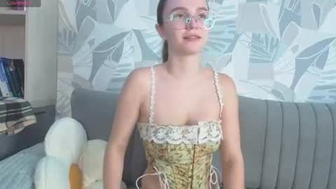 lorettedarsi online show from August 14, 6:17 am