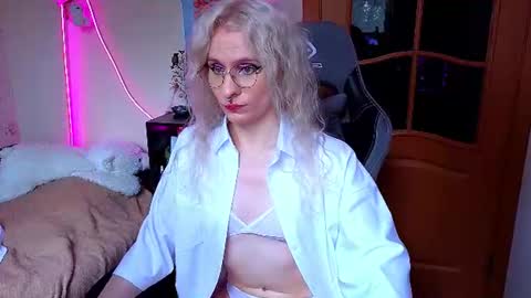 lori_myaf online show from July 22, 3:25 pm