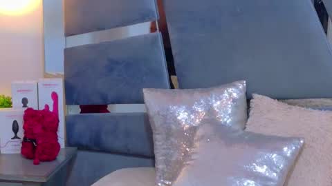 lorraine_johnson online show from June 6, 8:47 pm