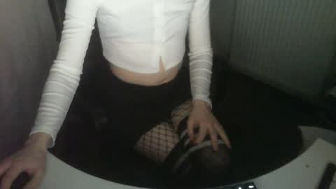 lostb0y98 online show from April 17, 3:35 am