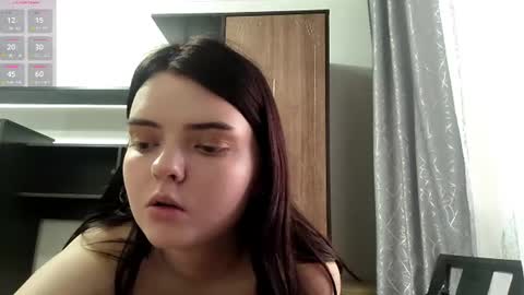 Esma online show from August 8, 11:38 pm