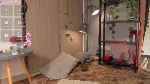 Louis Valdz online show from August 4, 5:37 am
